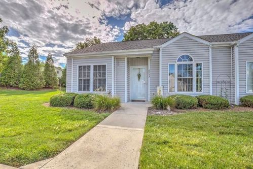 8233 Emerald Court Dr, Roanoke, VA 24019-6958