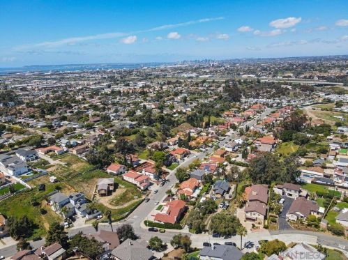 86 Las Flores Dr, Chula Vista CA  91910-1966 exterior