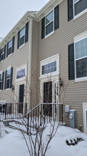 1658 Deer Pointe Dr, South Elgin, IL 60177-1307