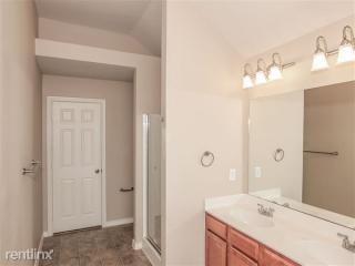 5916 Brookside Dr, Argyle TX  76226-2244 exterior