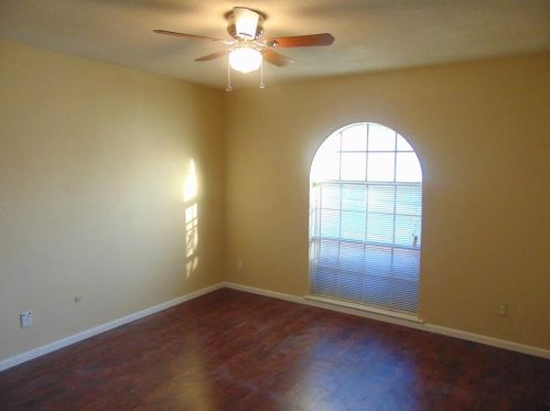 7233 Martha Ln, Fort Worth TX  76112-5348 exterior