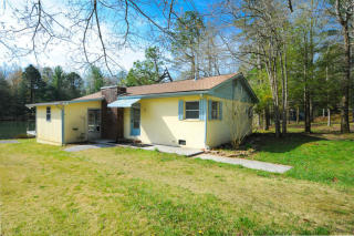 5839 Lakeshore Dr, Happy Valley, TN 37878-2416