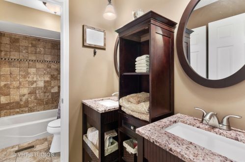 864 Burning Trl, Carol Stream IL  60188-9190 exterior