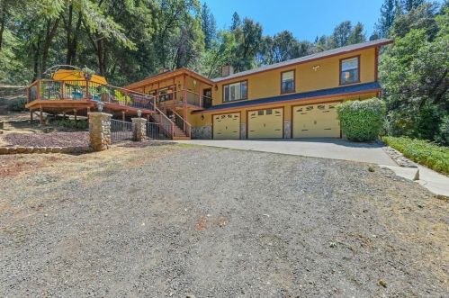 24105 Milk Ranch Rd, Cape Horn, CA 95713-9545