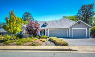 19251 Hollow Ln, Redding, CA 96003-8610