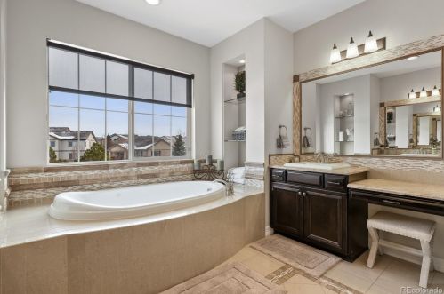 6374 Kewaunee Way, Aurora CO 80016-4310 exterior