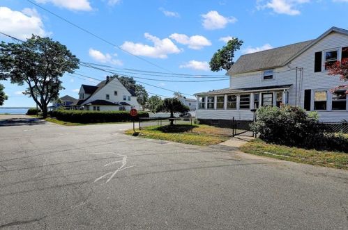 28 Royal Ave, Warwick, RI 02889-2128