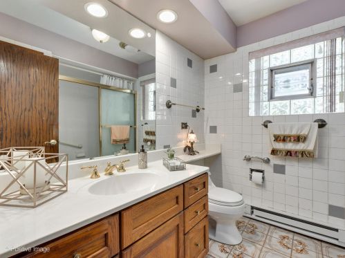 8170 Davis St, Niles IL 60714-1506 exterior