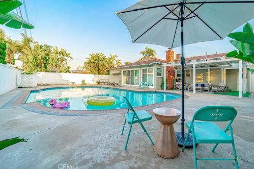 10231 Eglise Ave, Downey CA  90241-2920 exterior