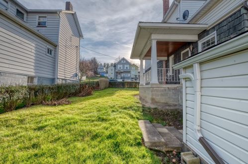 426 Emerson St, Vandergrift PA  15690-1520 exterior