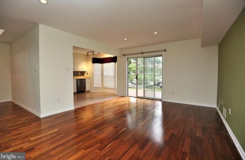 24 Dorset Ct, Princeton NJ  08540-7054 exterior