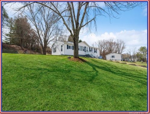7 Arrowhead Dr, Gales Ferry, CT 06339-1007