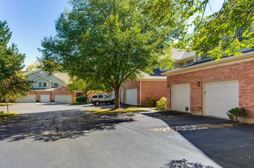 214 University Dr, Mount Prospect, IL 60056-3300