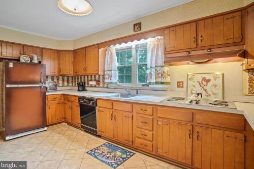 16 Severn Riv Rd, Severna Park MD 21146-4659 exterior