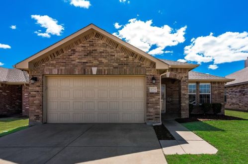 5729 Mountain Bluff Dr, Fort Worth, TX 76179-7220