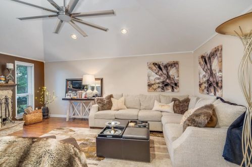 1521 Barclay Dr, Carrollton TX 75007-2836 exterior