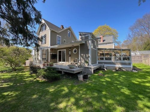 8 Harstrom Pl, Norwalk, CT 06853-1483