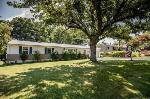 32 Trumbull Dr, Wallingford, CT 06492-2052
