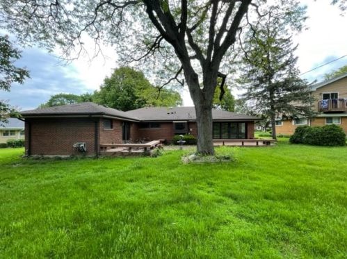 614 Country Club Dr, Itasca, IL 60143-1681