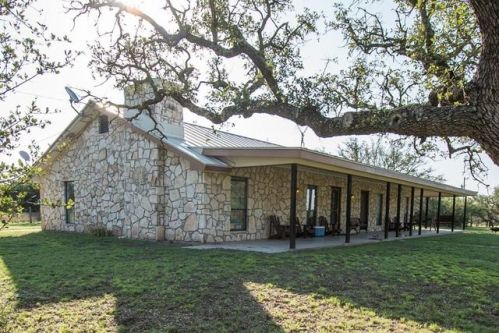 8635 Deer Crossing Dr, Fort Mc Kavett, TX 76841-2302