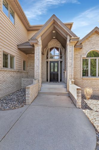2219 Chelmsford Ln, Saint Cloud, MN 56301-9012