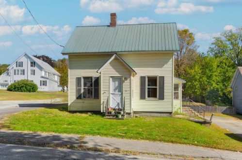 15 Pleasant St, Livermore Falls, ME 04254-1225