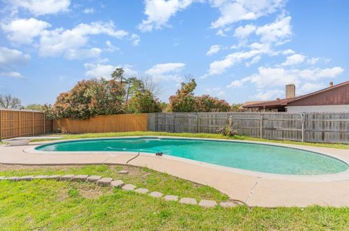 3130 Barton Rd, Carrollton TX 75007-3501 exterior