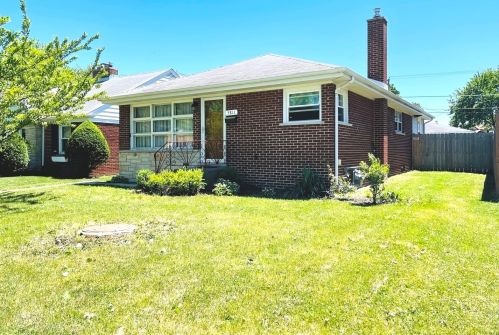 5811 Crain St, Morton Grove, IL 60053-3010