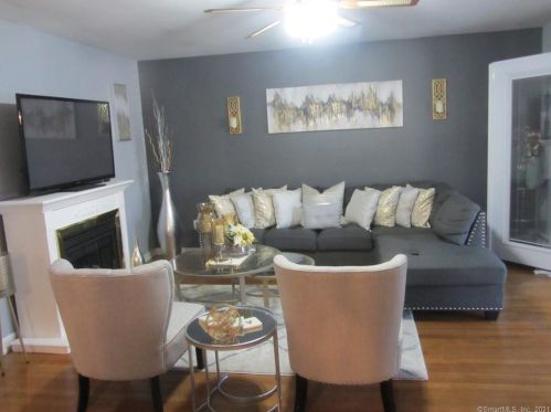59 Buckland Dr, Waterbury, CT 06704-1115