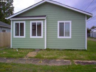 361 10th St, Winchester Bay OR  97467-1312 exterior