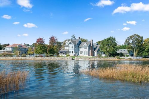 71 Cove Ave, Norwalk, CT 06855-2414