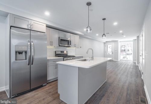 2027 Christian St, Philadelphia, PA 19146-2619