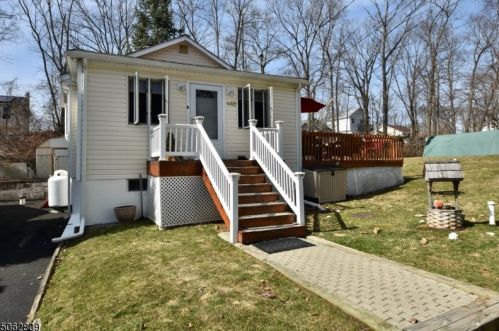 448 Brown Trl, Hopatcong, NJ 07843-1145