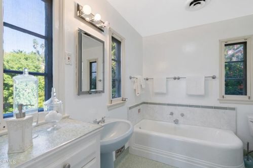 1637 Vly Vw Rd, Glendale CA  91202-1330 exterior