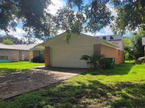 812 Noreda St, Angleton TX  77515-3320 exterior