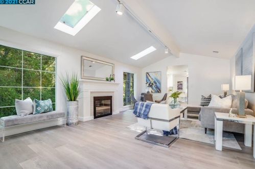 17220 Pine Ave, Los Gatos, CA 95032-5503