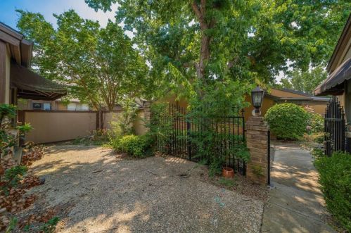 5524 Willow Cir, Fort Worth TX  76112-1952 exterior