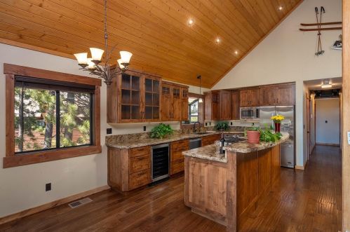 12628 Pinnacle Loop, Truckee CA  96161-6926 exterior
