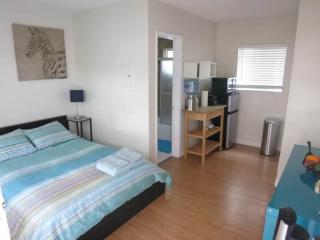 12667 Venice Blvd, Los Angeles CA  90066-3760 exterior