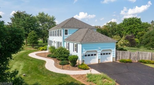 3 Century Rd, Flemington, NJ 08822-7117