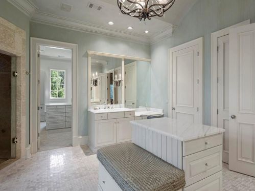 5540 Lake Island Dr, Atlanta GA  30327-4832 exterior
