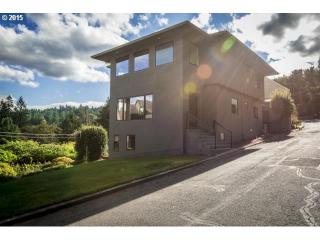 211 Maywood Dr, Portland, OR 97210-3331