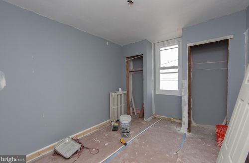 1070 Langham Ave, Camden NJ 08103-2818 exterior