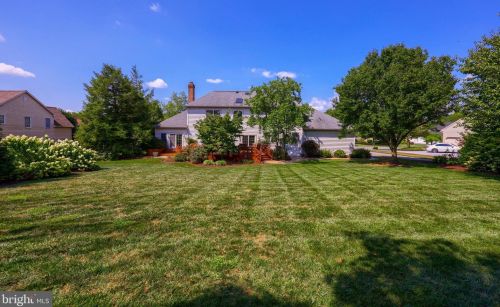 1991 Pickering Trl, Lancaster PA 17601-4972 exterior