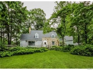 1532 Redding Rd, Fairfield, CT 06824-1968