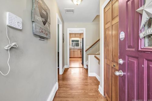 22 Soundview Dr, Huntington, CT 06484-2725