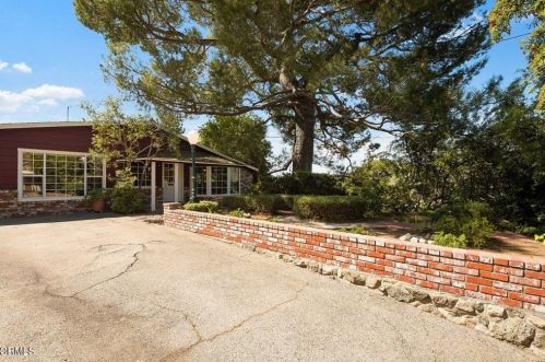 5202 Pennsylvania Ave, Glendale, CA 91214-1338