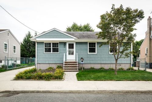 11 Olive St, Perth Amboy, NJ 08861-4517