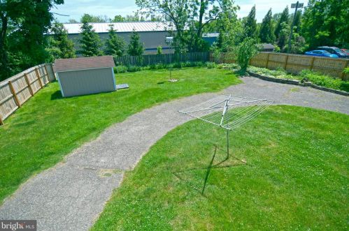 92 Lakedale Dr, Trenton NJ 08648-4421 exterior