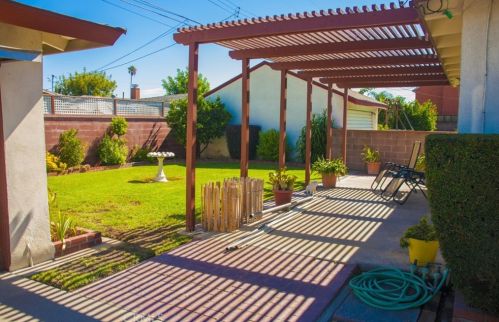 7733 Botany St, Downey, CA 90240-2621